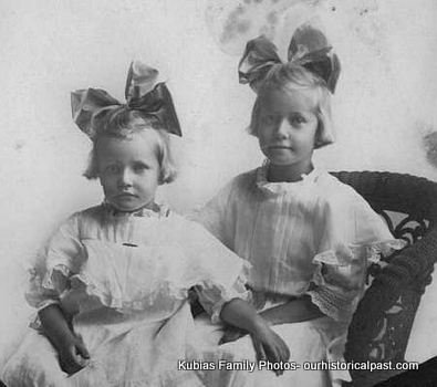Pauline and Muriel Kubias